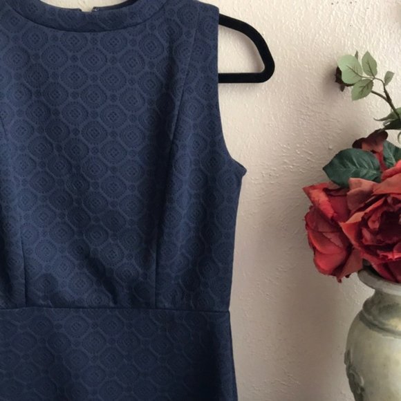 NWT LOFT Zipper Textured Dress Size 4 NAVY - Picture 3 of 7